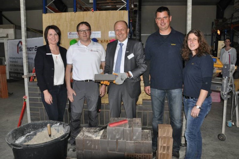 Immer nah an der Wirtschaft: Christoph Rüther bei einem Firmenbesuch. (Foto: Brigitta Wieskotten)